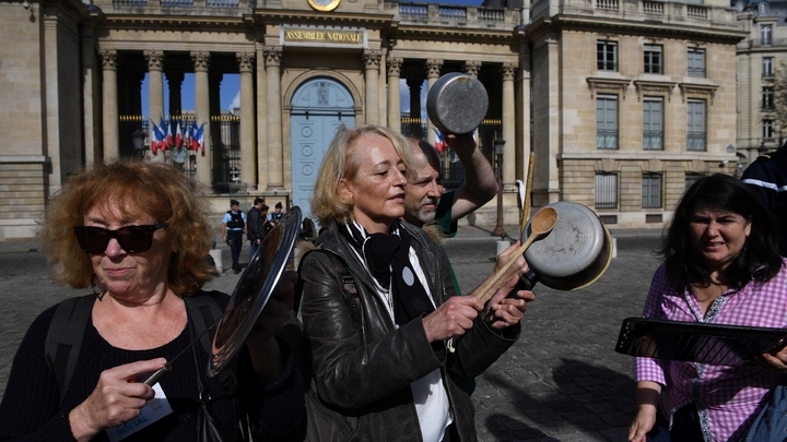 Concert de casseroles : Quand l’opposition et des organisations françaises copient Ousmane Sonko…