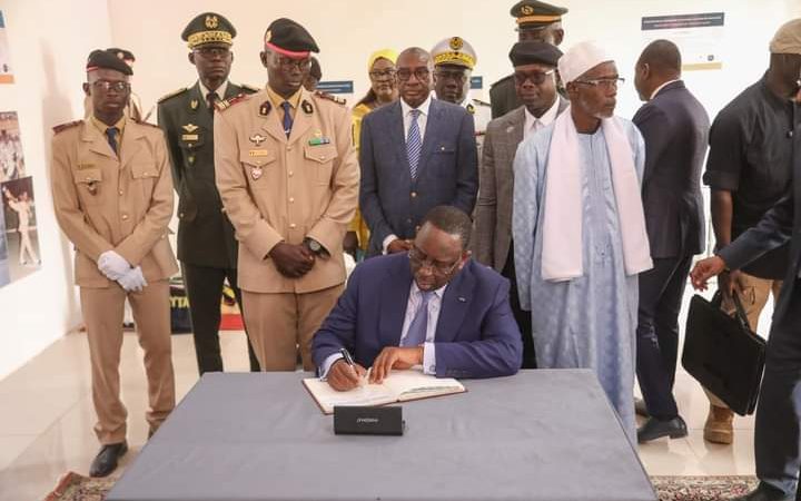 Macky Sall promet de poursuivre des plans d’équipement des Forces de défense et de sécurité…