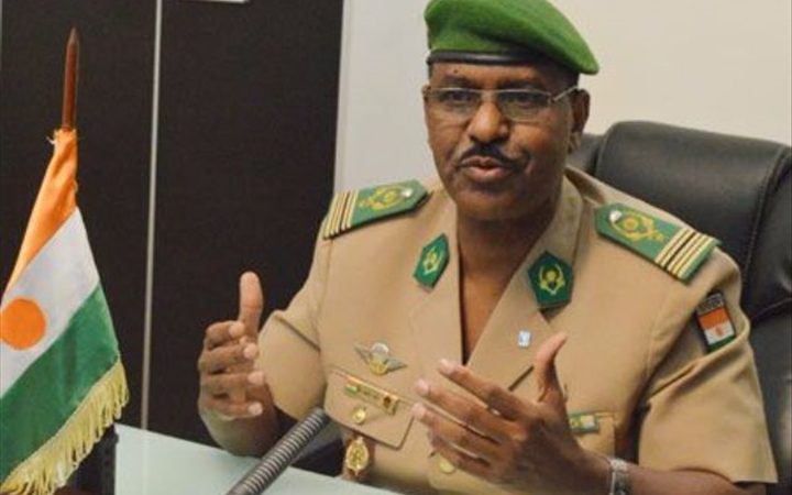 Un général Nigérien critique le Mali et le Burkina Faso : « Dans leur fuite en avant pour garder un pouvoir arraché de force, les juntes… »