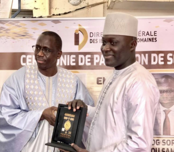 Sénégal: le nouveau DG des impôts, Abdoulaye DIAGNE, prend fonction et ensence son  prédécesseur…