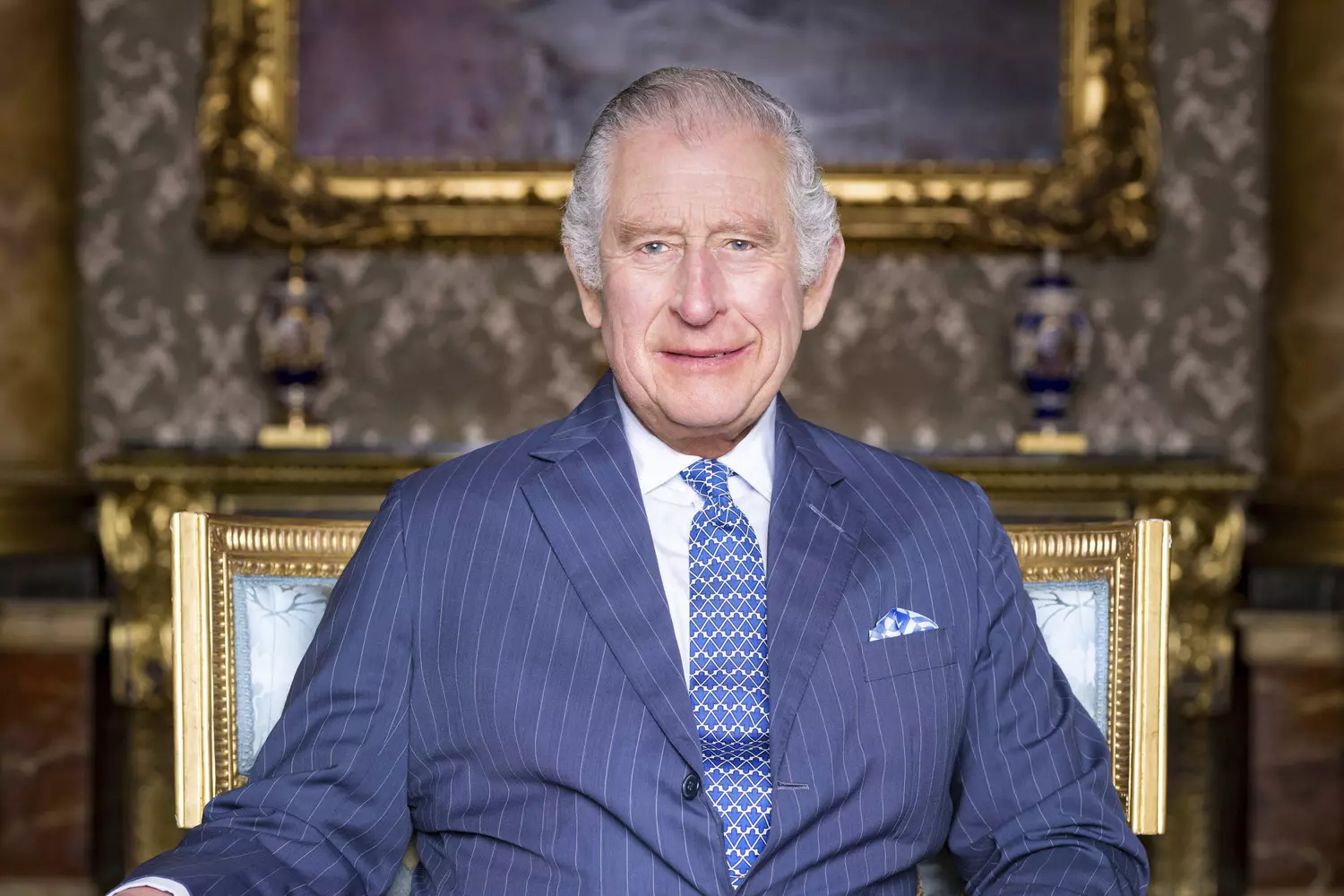 Charles III: du prince engagé au roi du silence?