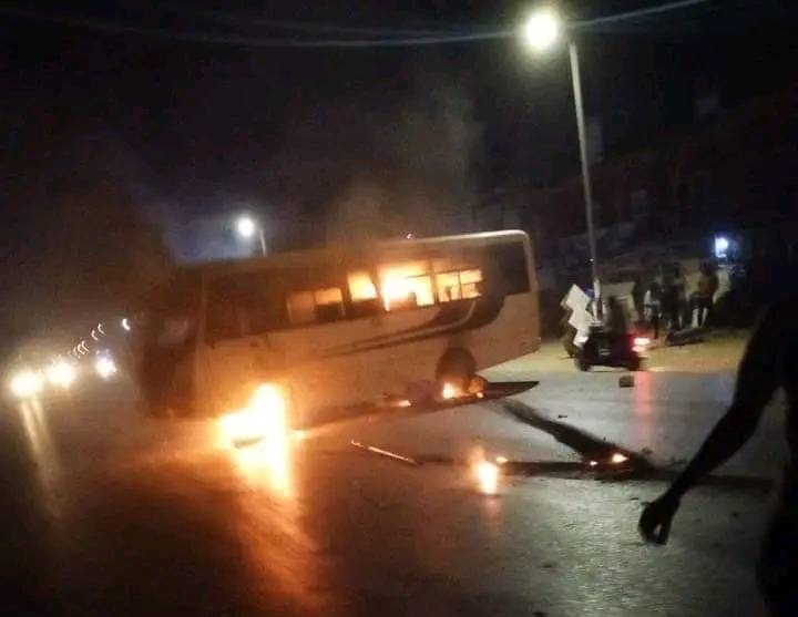 Mbour: Deux Bus de Dakar Dem Dikk incendiés lors de violentes manifestations…