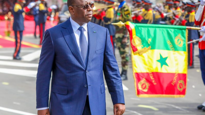 Retraite des personnels militaires des armées : Macky Sall suspend le départ pour un an…