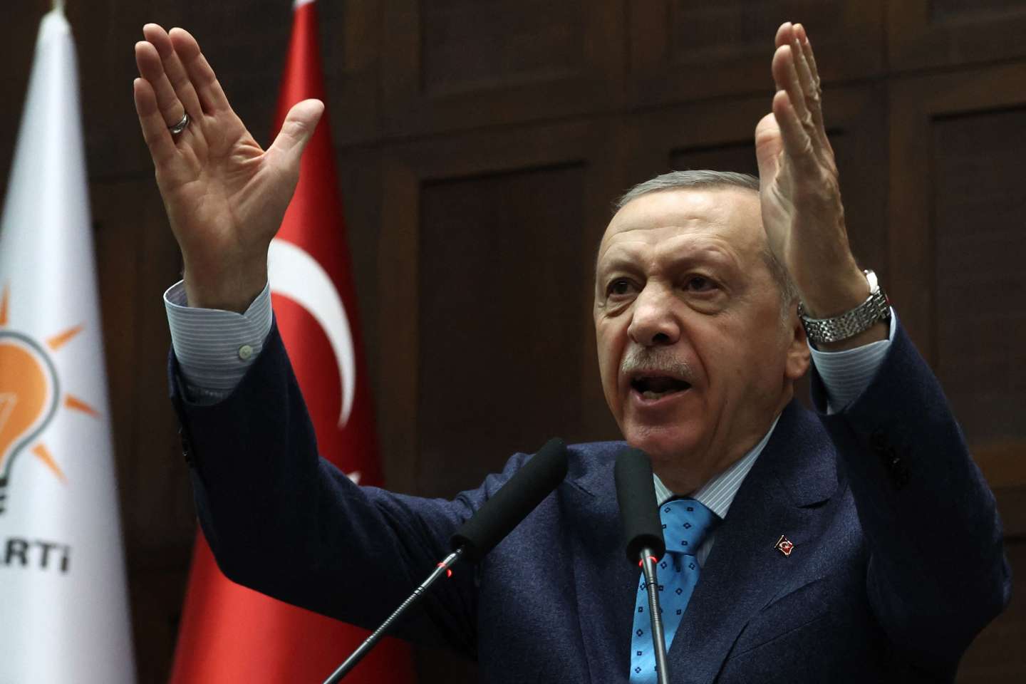 Turquie: Erdogan revendique la victoire à la présidentielle…