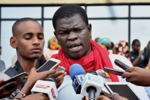 Bamba Kassé demande la libération du journaliste Pape Ndiaye devant Macky qui n’a pipé mot