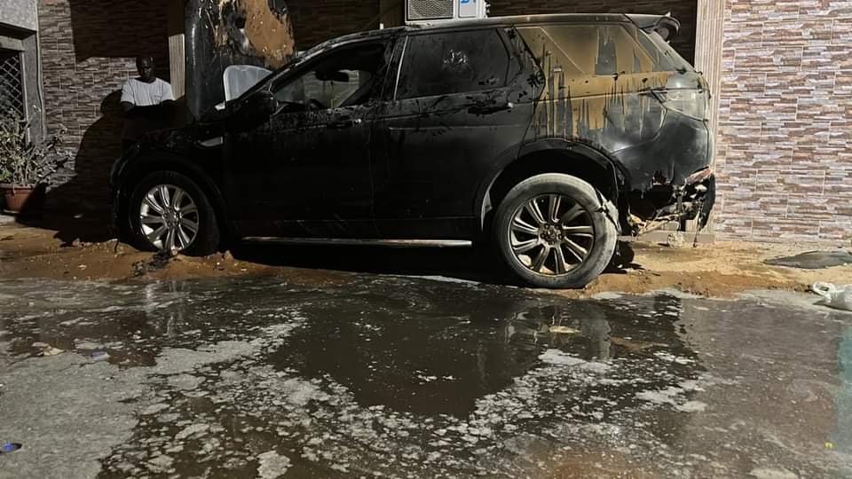 La voiture de Zator Mbaye incendiée