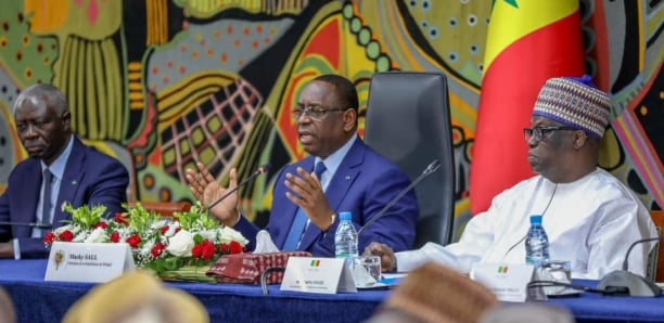 Conclusions du dialogue national: Macky Sall salue un travail de qualité  et raille l’opposition non participante…