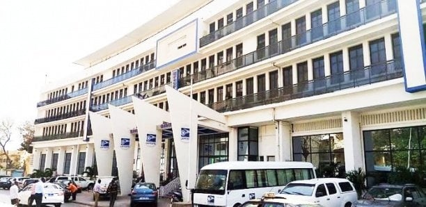 Bourses de sécurité familiale : des agents de la Poste accusés de voler l’argent des pauvres