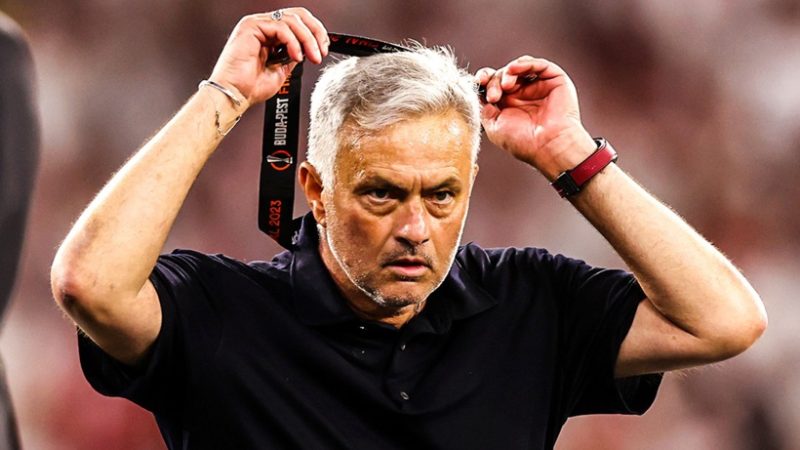 José Mourinho sur son avenir: «Je veux rester mais mes joueurs méritent plus et moi aussi…»