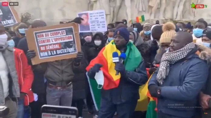 Manifestation : Les Sénégalais envahissent les locaux de la Cour pénale internationale (vidéo)