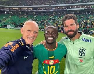 Auteur d’un doublé la Seleçao: Le Brésil offre le mythique maillot de Taffarel en hommage à Sadio Mané…