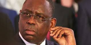 Macky Sall hué à Touba lors de sa visite nocturne