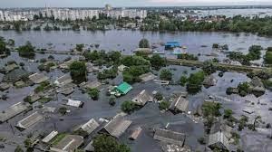 Ukraine: trois morts et 10 blessés dans le bombardement d’un bateau d’évacués des inondations