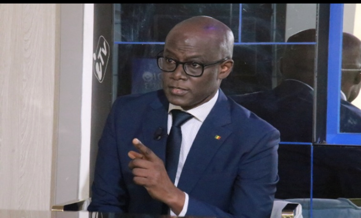 Droit constitutionnel: Quand un ingégnieur en aviation civile corrige le professeur de droit constitutionnel devenu ministre de la Justice, Ismaïla Madior Fall…