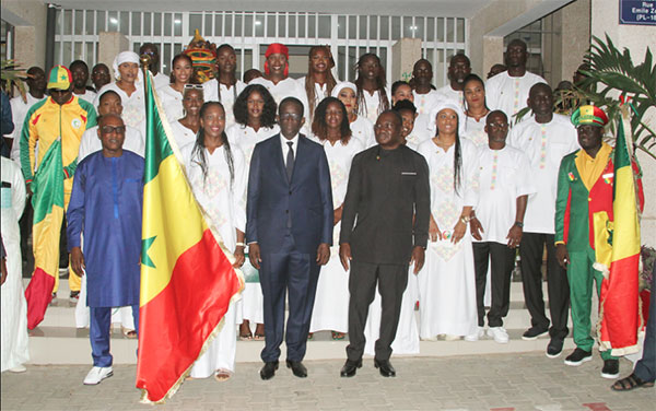 Afrobasket – Remise du drapeau : Amadou Ba demande aux Lionnes de ramener le trophée