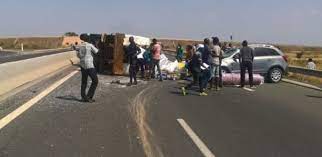 Accident sur l’autoroute à péage: Un camion en feu à Sébikotane