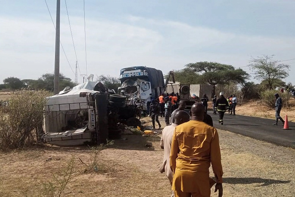 Mékhé-Pire: trois (3) morts et 12 blessés dans une collision entre un camion et un minicar