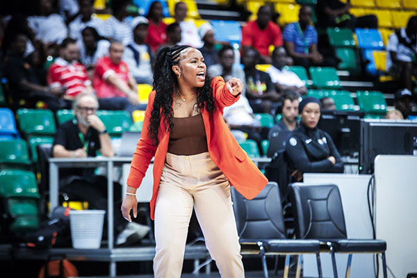 Projecteur – Première femme coach à remporter l’Afrobasket : Rena Wakama entre dans l’histoire !