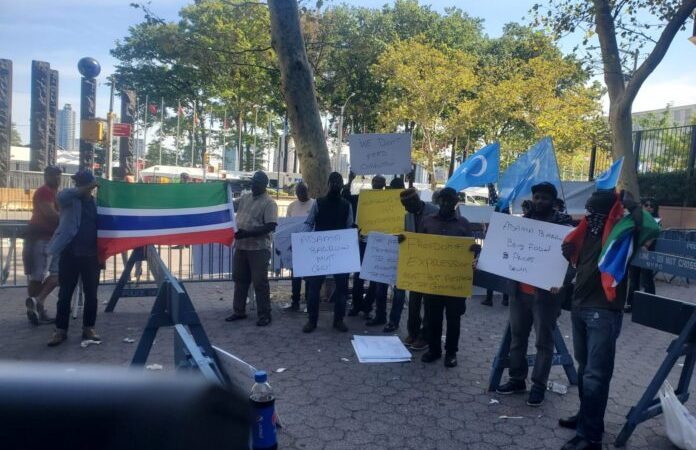 New-York : À l’image des sénégalais, la diaspora gambienne vilipende Adama Barrow