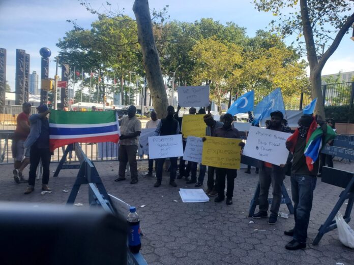 New-York : À l’image des sénégalais, la diaspora gambienne vilipende Adama Barrow