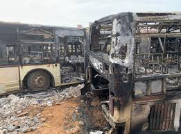 Dakar Dem Dikk : La vente de l’épave d’un bus agite la boîte