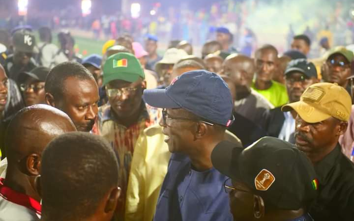  Communion avec les jeunes des Parcelles Assainies:  Amadou BA draine une marée humaine