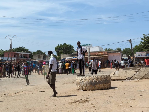 Ça dégénère aux ICS: les populations de Darou Khoudoss-Mboro exigent une  indemnisation suite à la fuite de gaz de septembre…