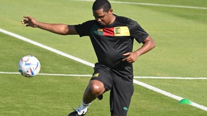 Cameroun: un journaliste sort un livre pour dénoncer les agissements de Samuel Eto’o à la Fécafoot