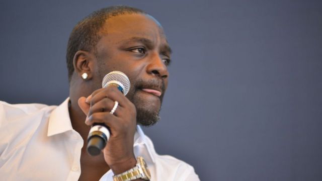 Akon City : L’Etat donne un ultimatum au rappeur