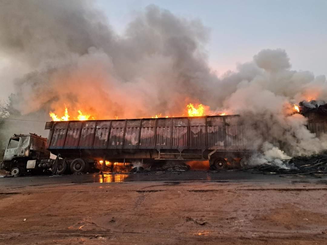 Gambie : Un camion transportant des pneus, des motos…a pris feu à hauteur de Birkama