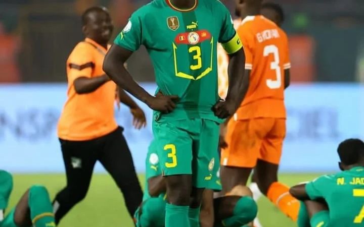 Le départ d’Aliou Cissé réclamé, certains joueurs critiqués : Kalidou Koulibaly appelle au calme et promet un retour en force du Sénégal