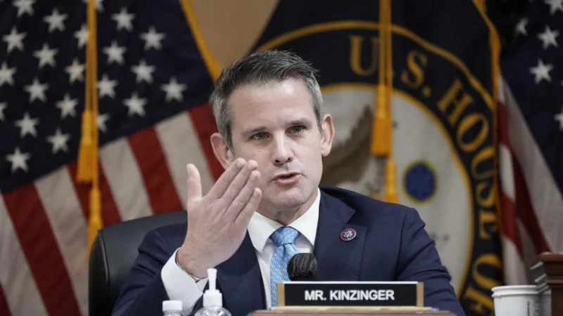 Adam Kinzinger, ex-élu républicain: «Si Trump gagne, la démocratie américaine risque de ne pas survivre»