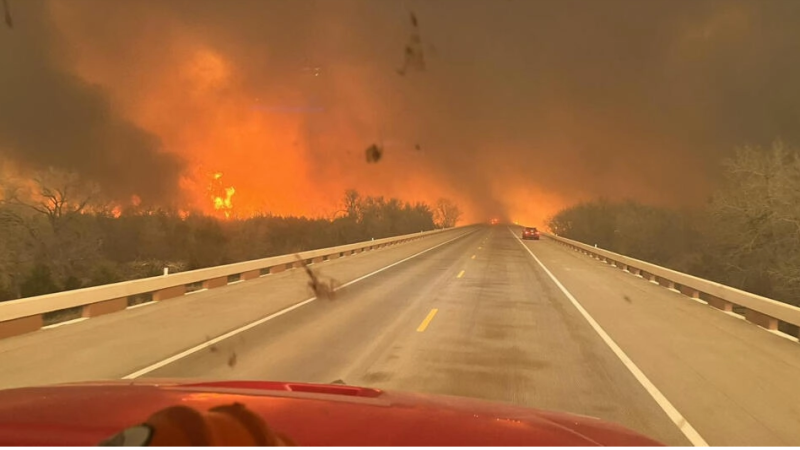 États-Unis: au Texas, des incendies hors de contrôle font un mort