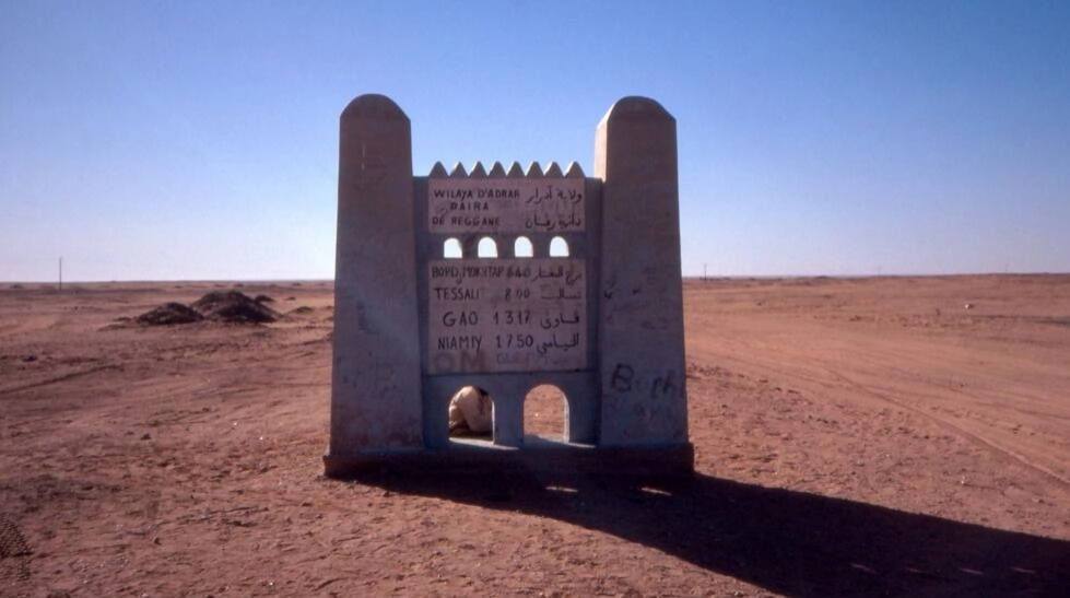 Essais nucléaires au Sahara: «Alger tente de faire pression auprès de la France» sur la dépollution des sites