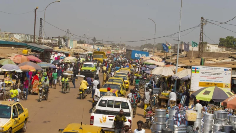 Centrafrique: le retour des «cache-nez» pour se protéger de la poussière de Bangui