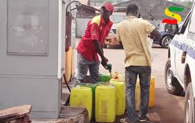 Dakar: Le Gouverneur interdit la vente temporaire de carburant au détail