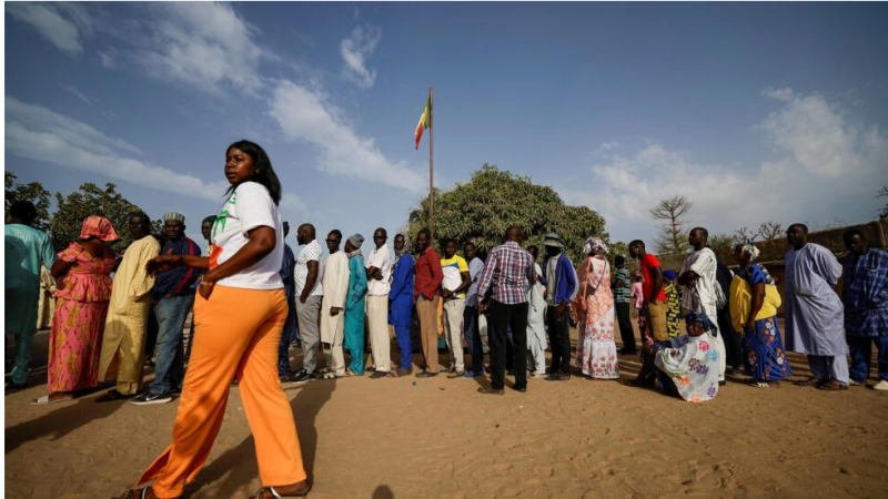 Présidentielle au Sénégal: un premier tour qui se déroule dans le calme, à la mi-journée