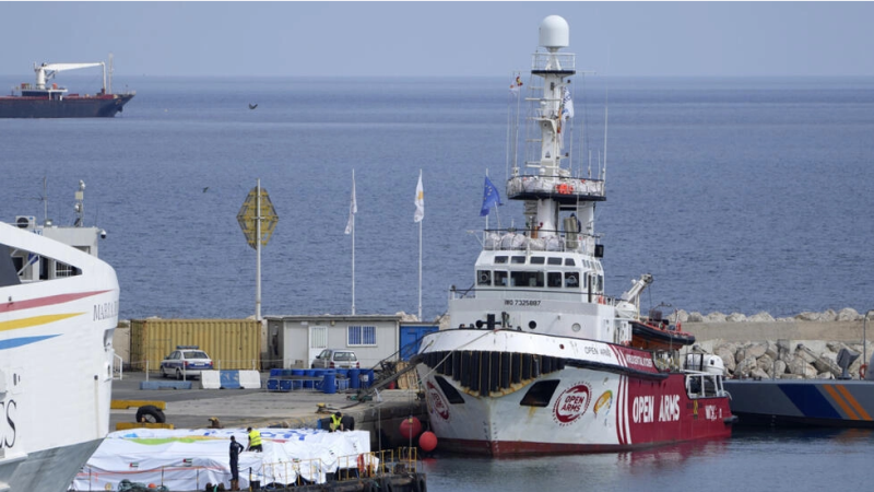 Guerre à Gaza: un premier navire amenant de l’aide au territoire palestinien est parti de Chypre