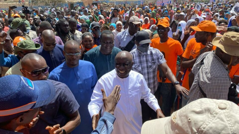 Méga meeting au terrain Acapes des Parcelles Assainies : Idrissa Seck draine un monde fou et fait des promesses aux populations