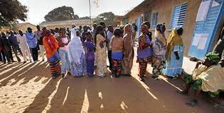 Présidentielle : Les Sénégalais prennent d’assaut les bureaux de vote dès la première heure (vidéos)