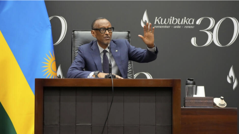 Rwanda: Paul Kagame balaie la polémique sur les propos d’Emmanuel Macron sur le génocide des Tutsis