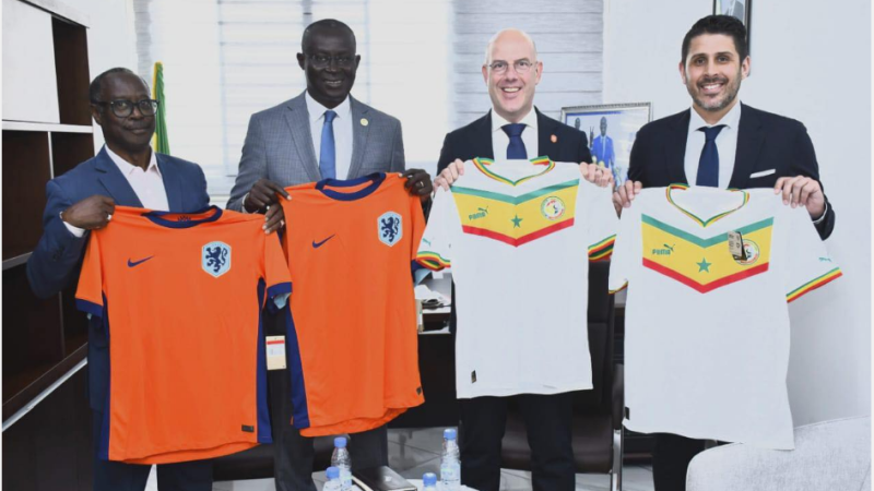 Fédération Néerlandaise de Football: De Jong et Van Der Star reçus par Me Augustin Senghor à Dakar