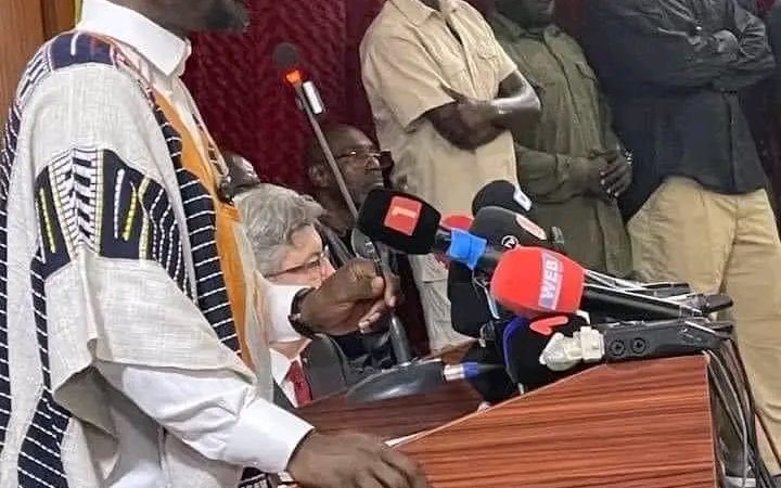 Sénégal : Sonko accuse Macron d’avoir encouragé la répression sanglante de Macky Sall