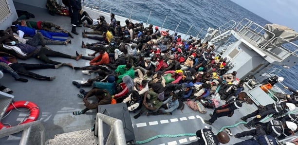 La Marine nationale et l’Armée de l’air interceptent une pirogue avec 116 migrants
