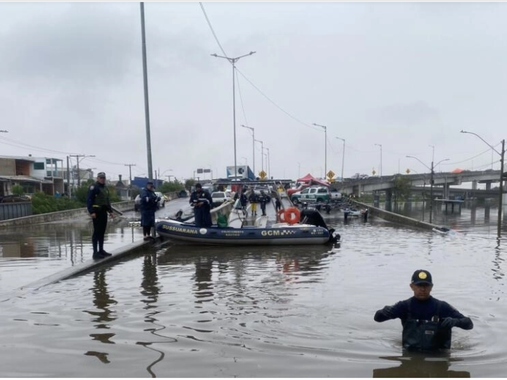 Brésil: après les inondations, la police au chevet de ceux qui n’ont pas fui