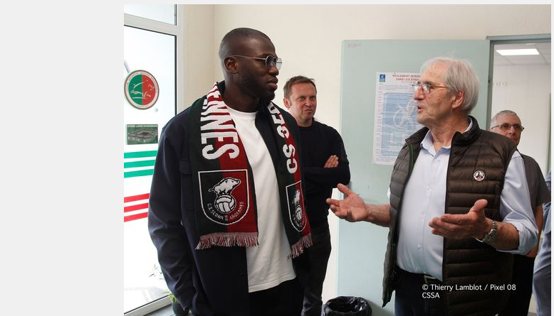 Kalidou Koulibaly, nouveau partenaire du CSSA, visite les installations à Sedan en présence des dignitaires locaux