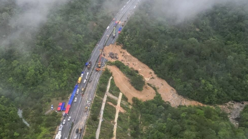 Chine: des dizaines de morts après l’effondrement d’une autoroute dans le Sud