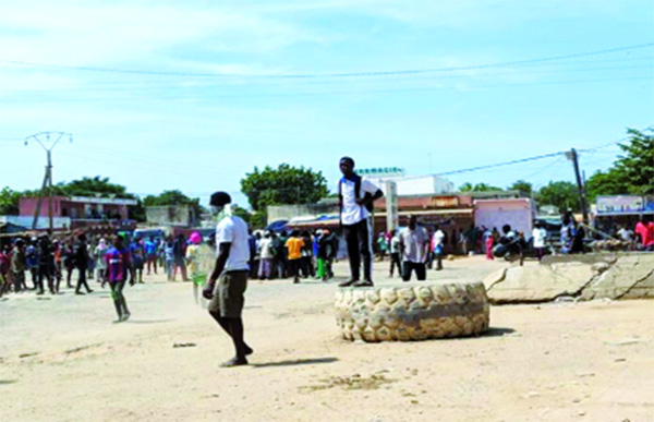 Manif’ des populations de Mboro et de Darou Khoudouss : plusieurs blessés et des arrestations…