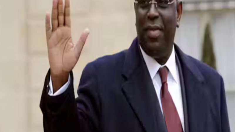 Une pétition lancée contre l’ex président du Sénégal pour son extradition au Sénégal: L’étau se resserre autour de Macky Sall