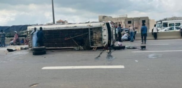 Accident sur l’autoroute : Le ministère des Transports recommande le retrait des permis des deux chauffeurs de « Ndiaga Ndiaye »